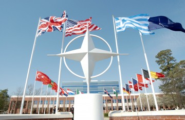 Ponta: Cât timp suntem în NATO nu există nici un pericol pentru români să vină armata rusă